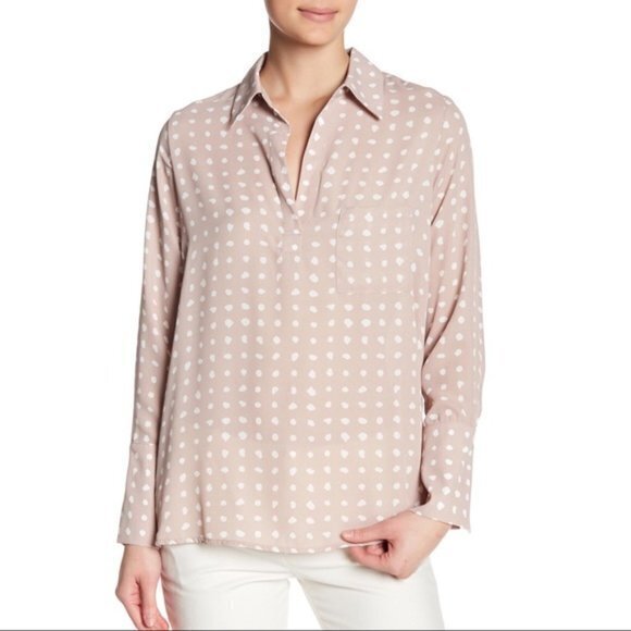 PLEIONE Dot Pleated Back Chiffon Hi-Lo Blouse‎ Blush Ivory Dot Split Neck Size M - Picture 1 of 6